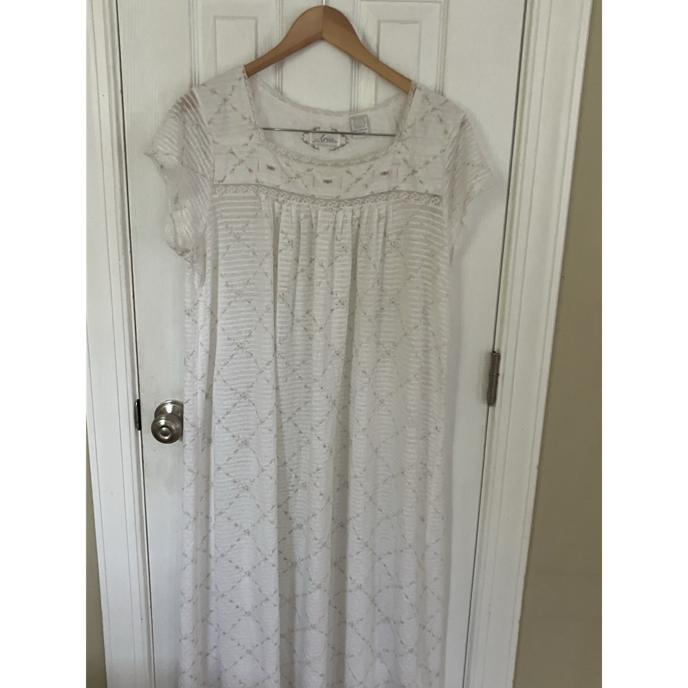 Aria Vintage Style White LONG Pink Delicate Floral Embroided Lace Nightgown Med